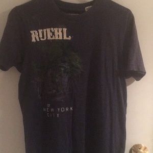 Men’s Ruehl No.925 tee size small